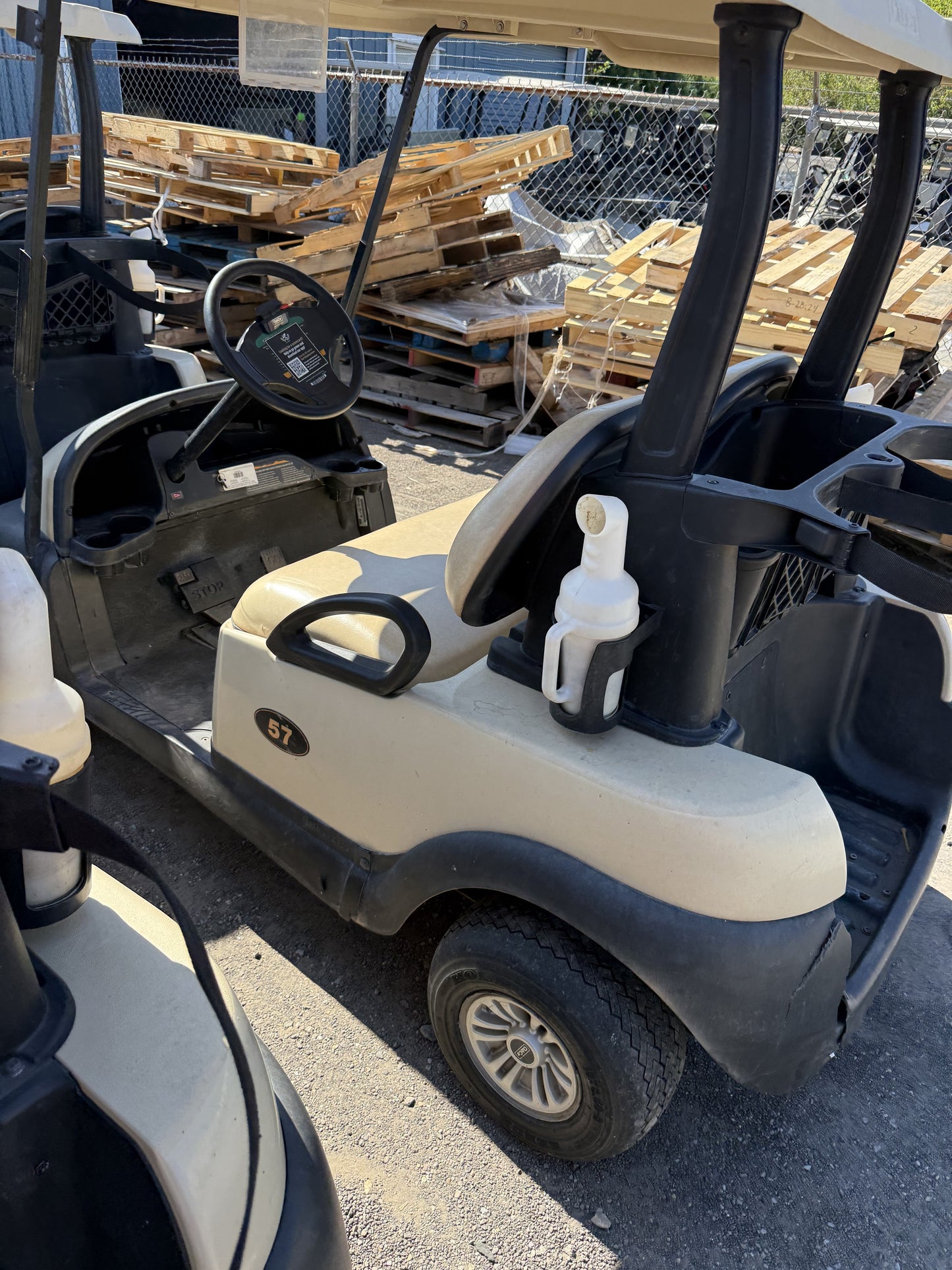 Club CarPrecedentGasBeige