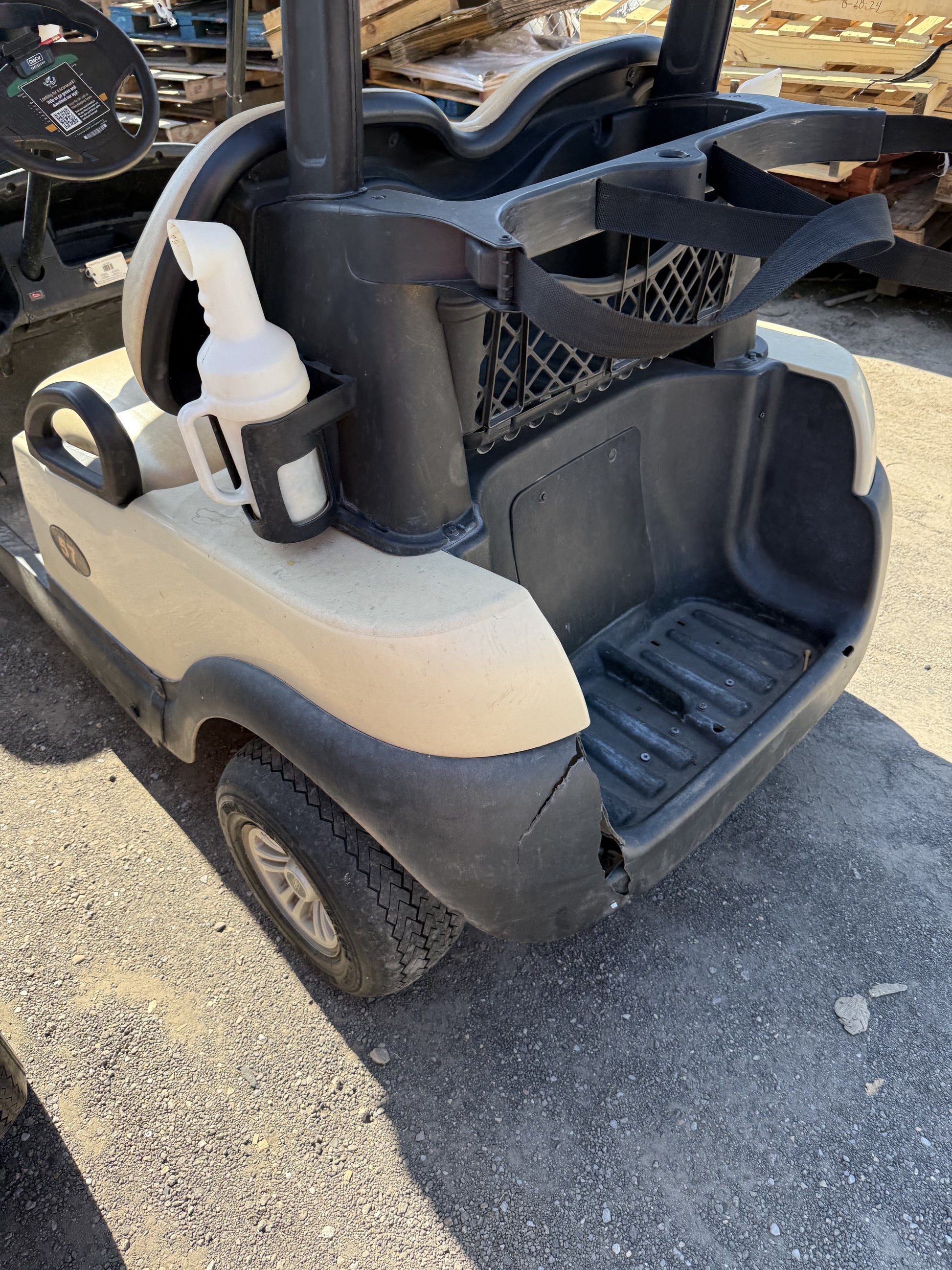 Club CarPrecedentGasBeige