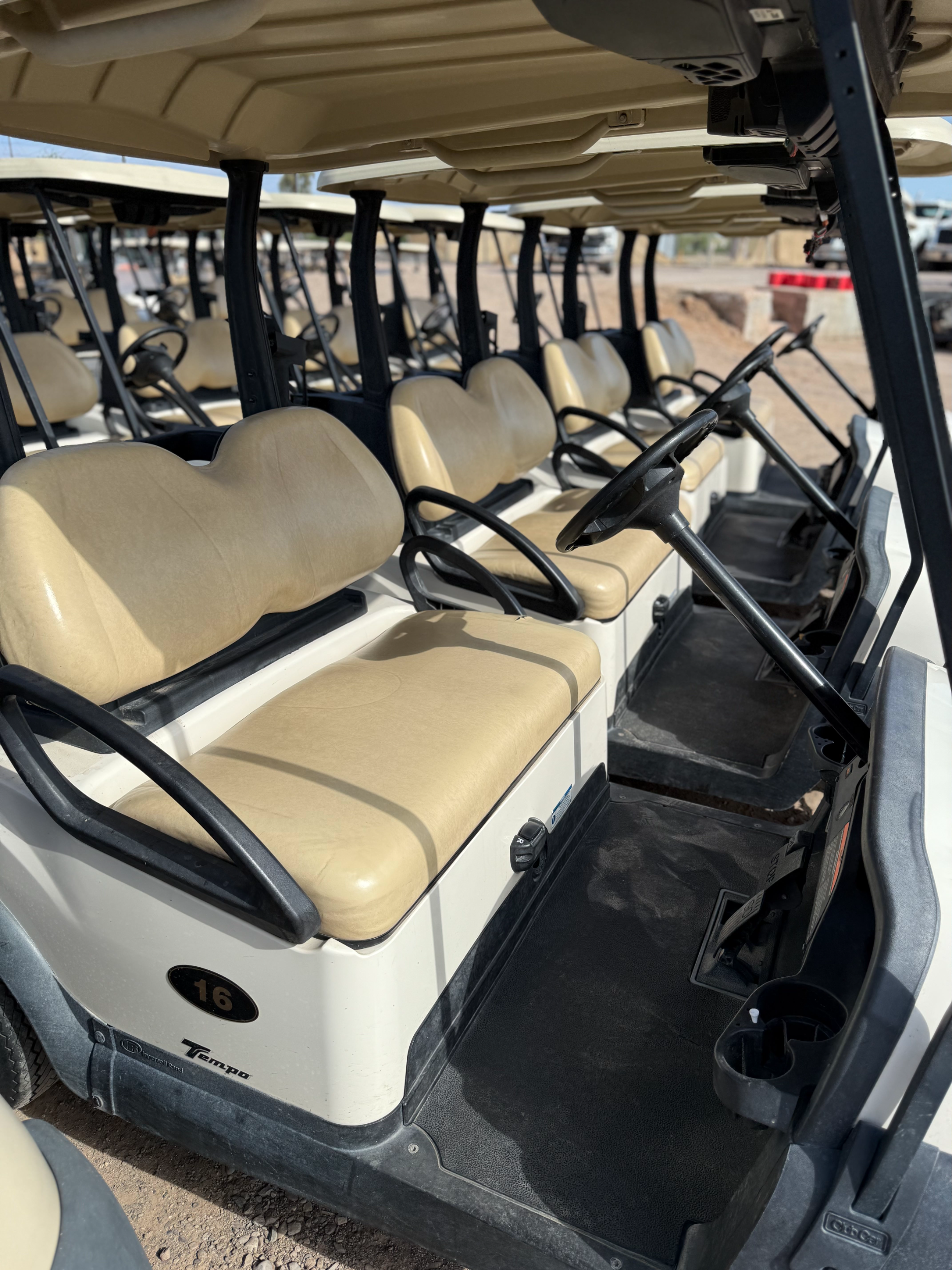 Club CarTempoElectricWhite