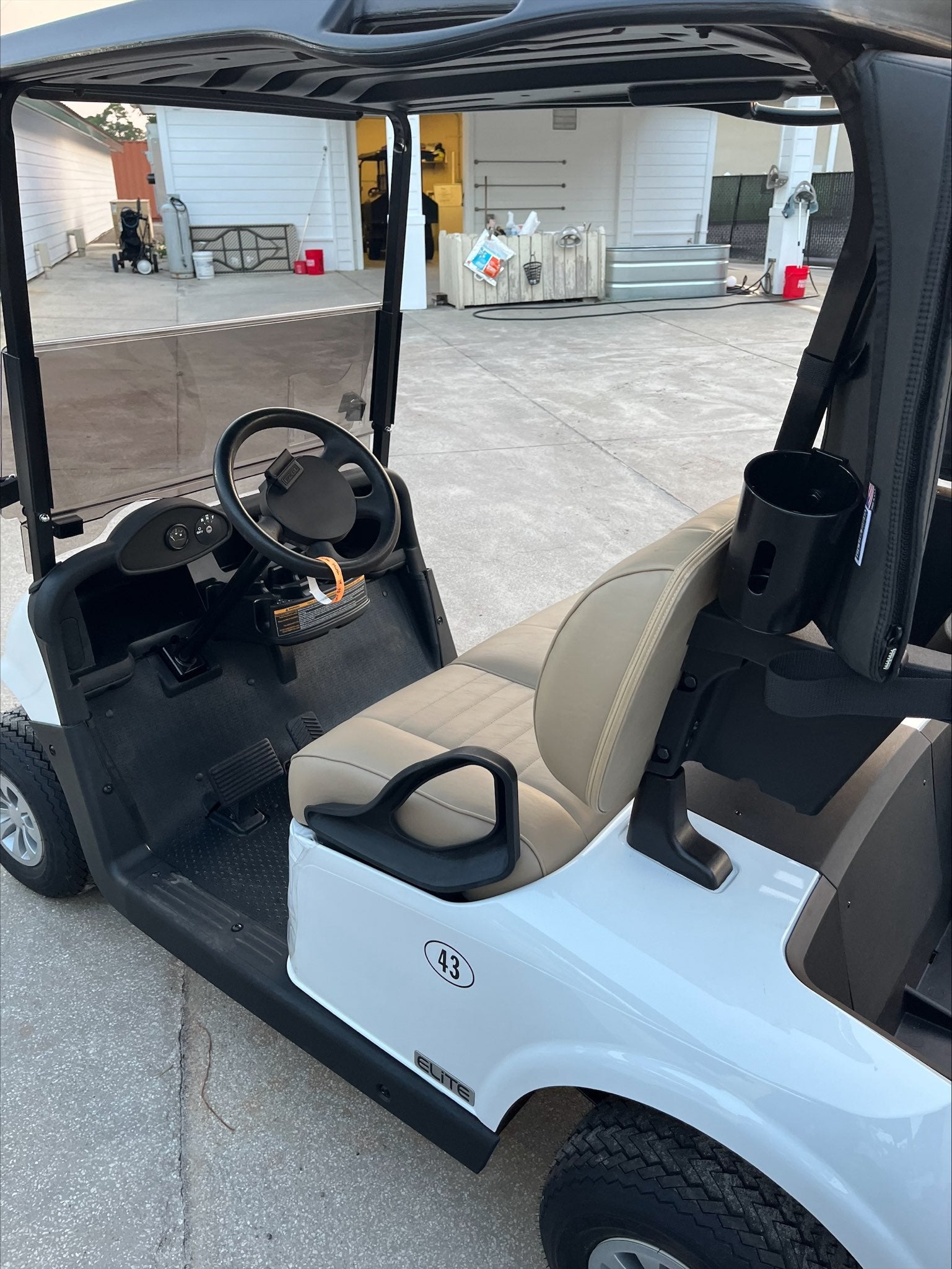 EZGO RemanufacturedRXV EliteLithiumWhite